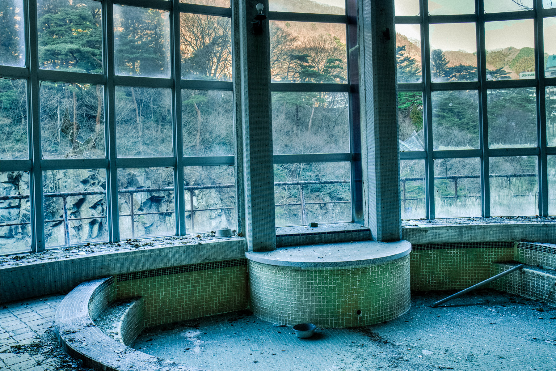 abandoned, haikyo, hotel, ruin, urban exploration, urbex