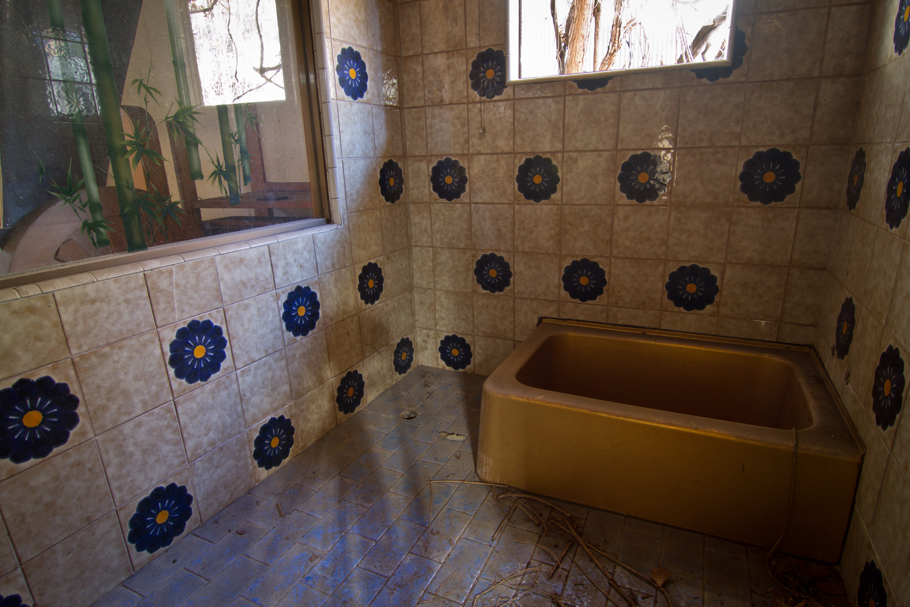 abandoned, haikyo, hotel, ruin, urban exploration, urbex