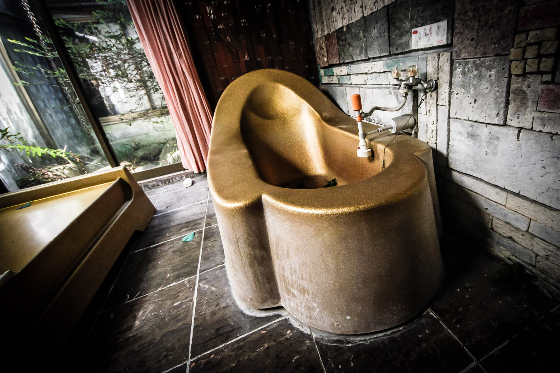 abandoned, chiba, haikyo, japan, japanese, kanto, love-hotel, ruin, sex-industry, urban exploration, urbex