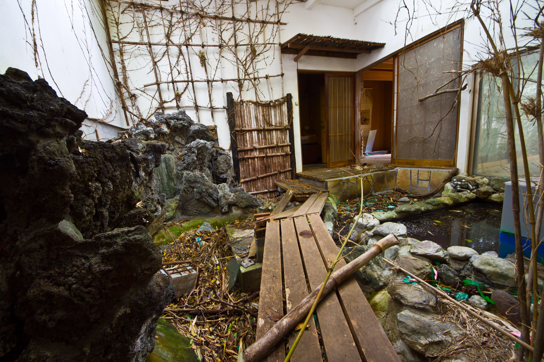 abandoned, chiba, haikyo, japan, japanese, kanto, love-hotel, ruin, sex-industry, urban exploration, urbex