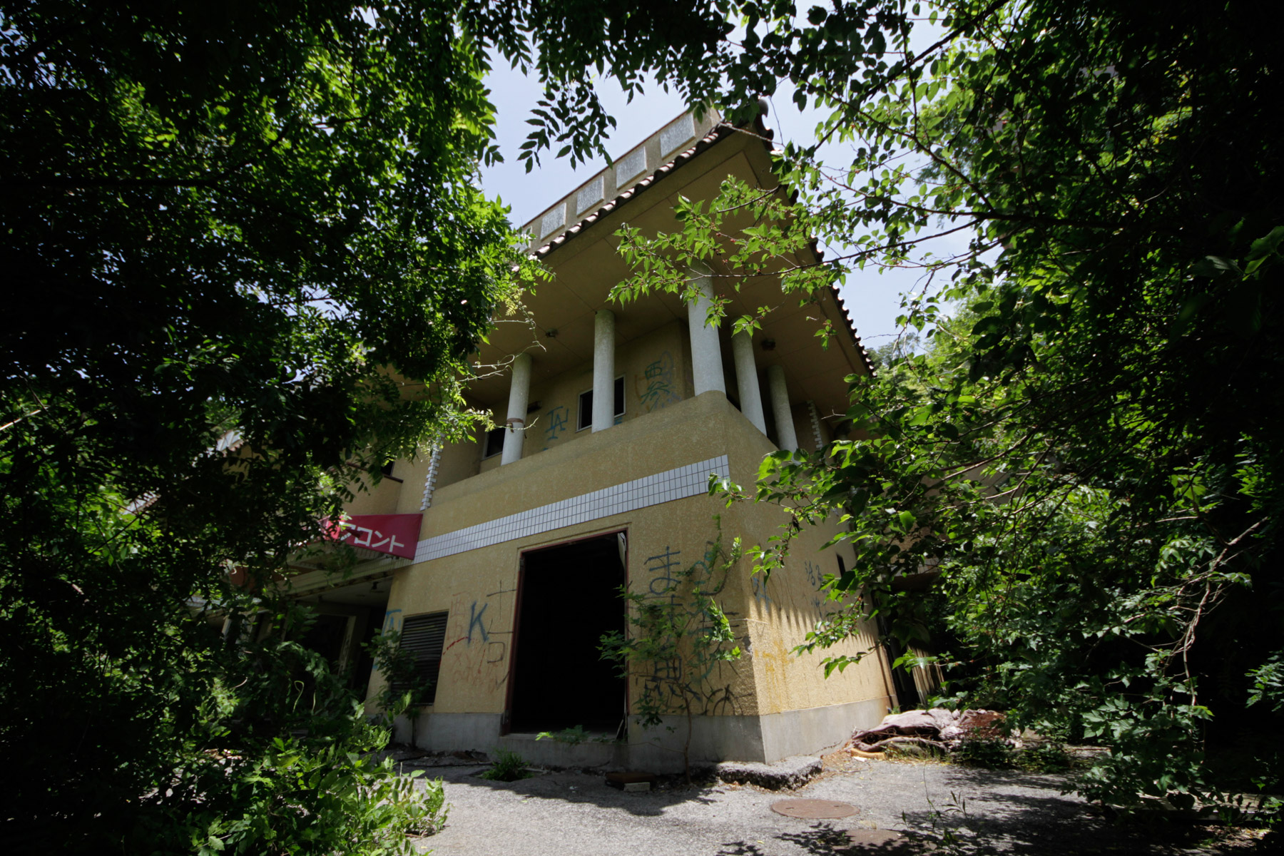 abandoned, haikyo, hotel, ruin, urban exploration, urbex