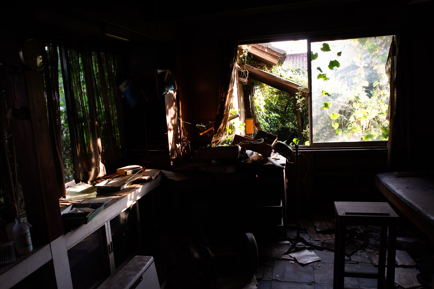 abandoned, haikyo, hospital, ruin, urban exploration, urbex