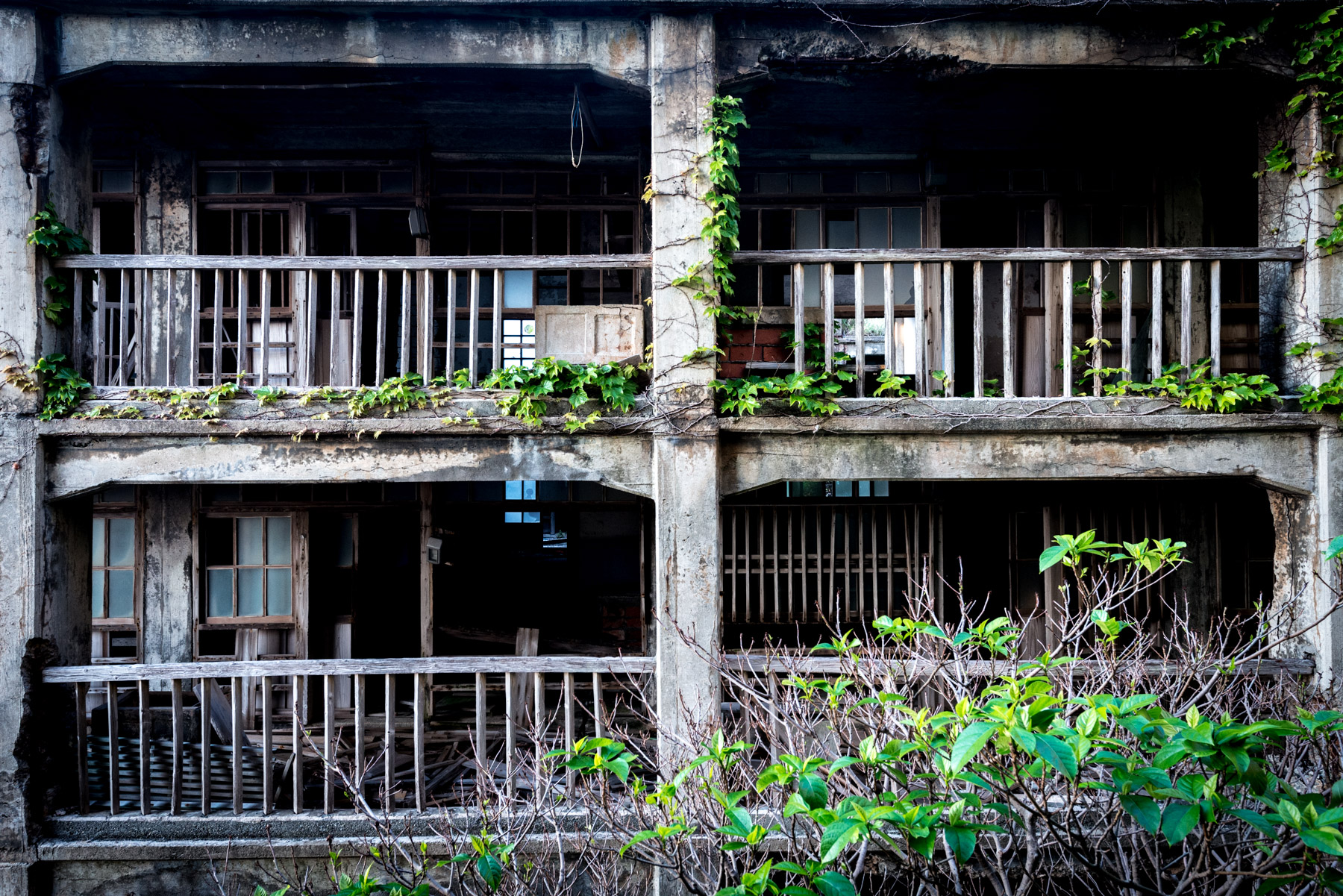 abandoned, apartment, gunkanjima, haikyo, japan, japanese, kyushu, nagasaki, ruin, urban exploration, urbex