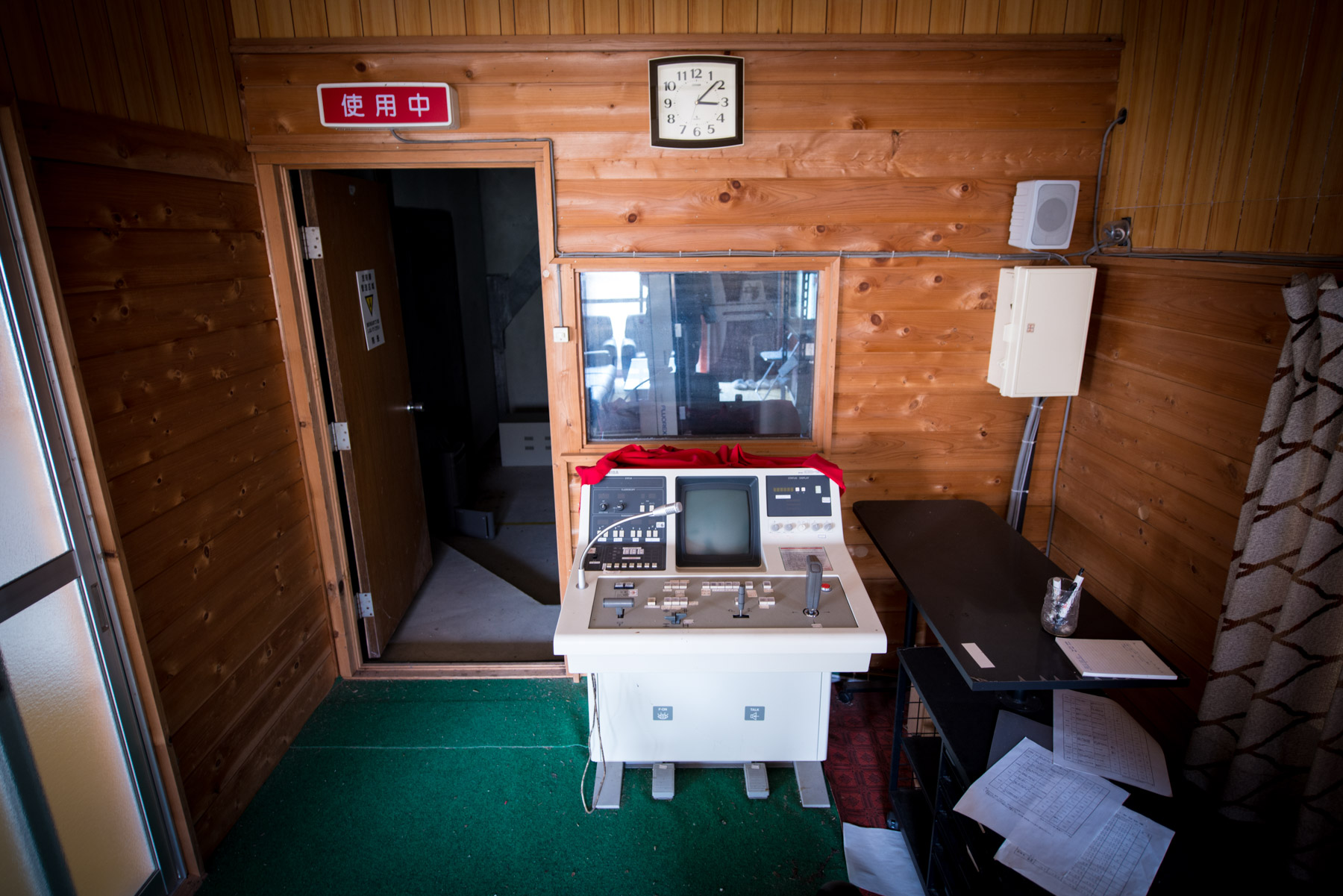 abandoned, haikyo, hospital, ruin, urban exploration, urbex