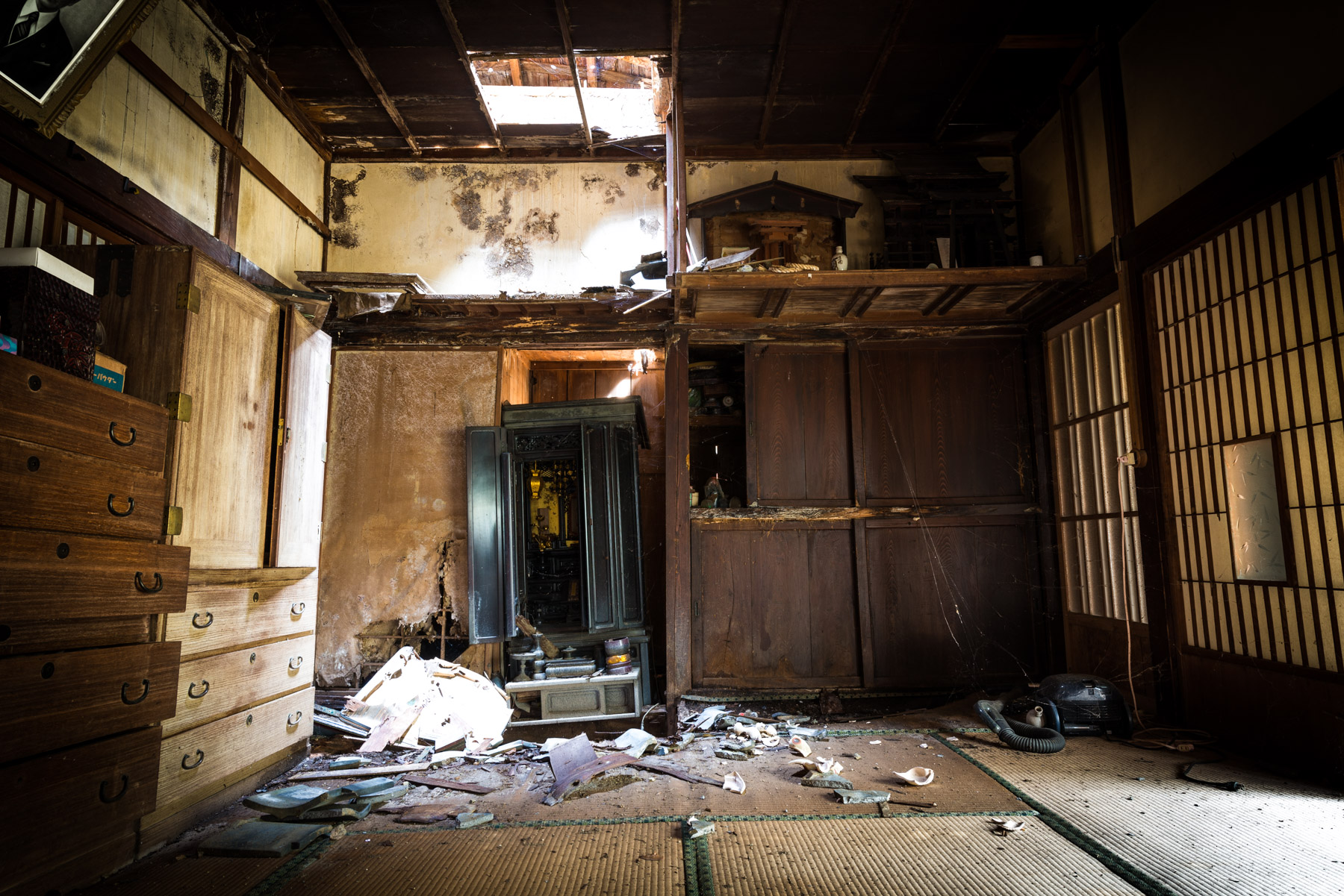 abandoned, haikyo, hospital, ruin, urban exploration, urbex