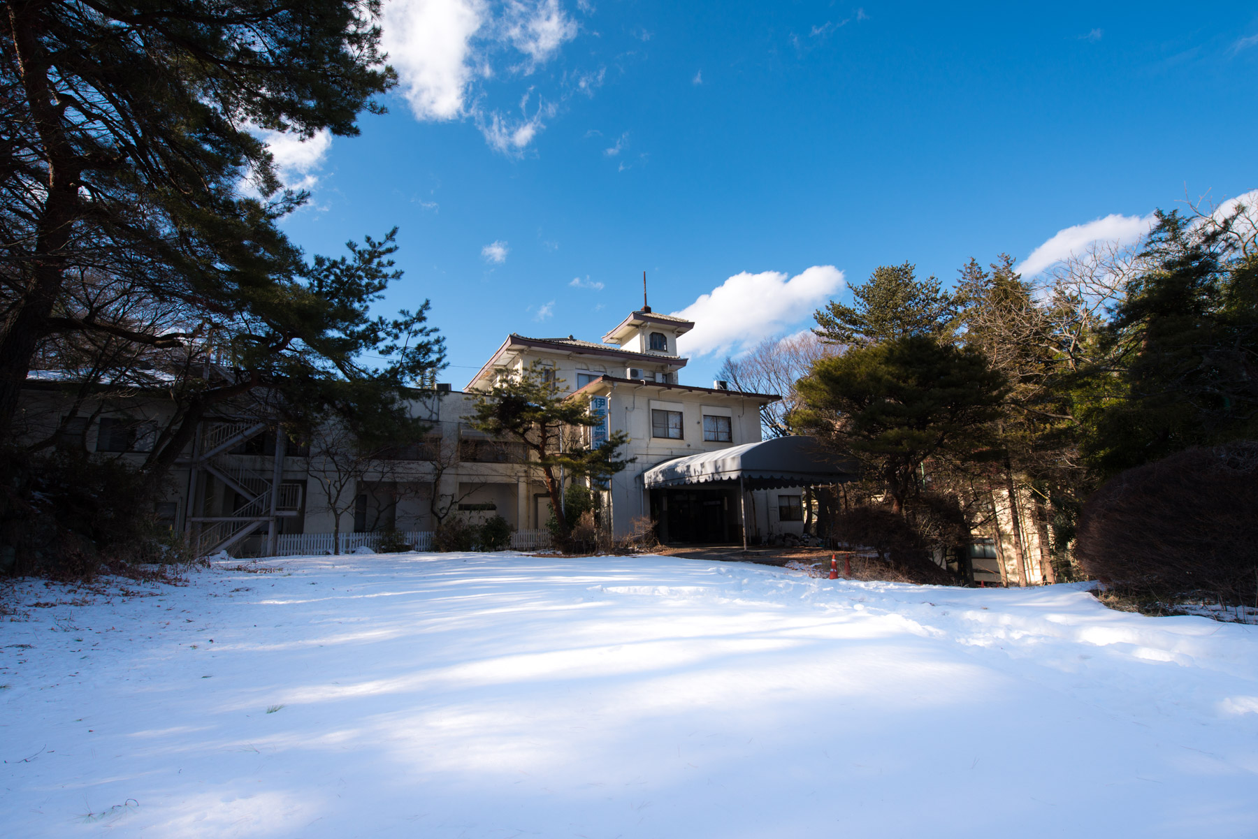 abandoned, gunma, haikyo, hotel, japan, japanese, kanto, ruin, snow, urban exploration, urbex, winter