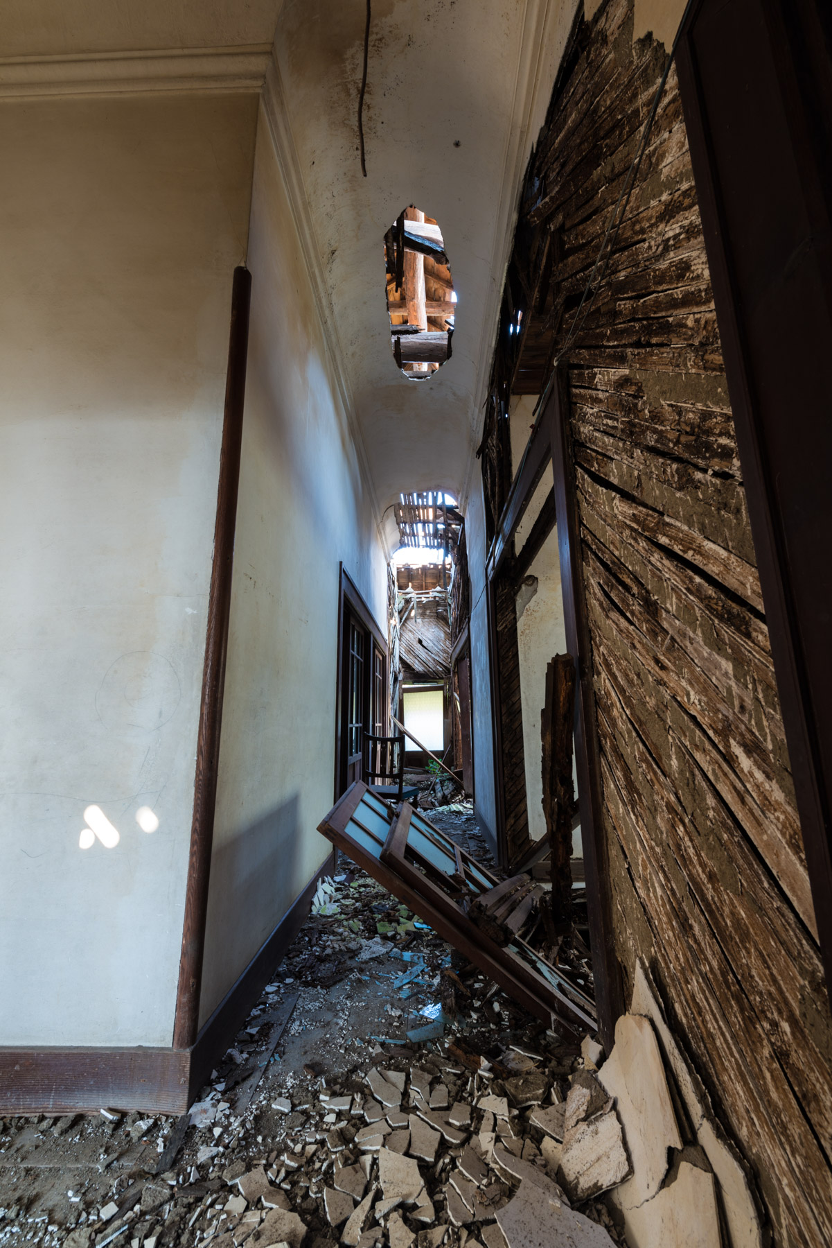 abandoned, haikyo, hospital, ruin, urban exploration, urbex