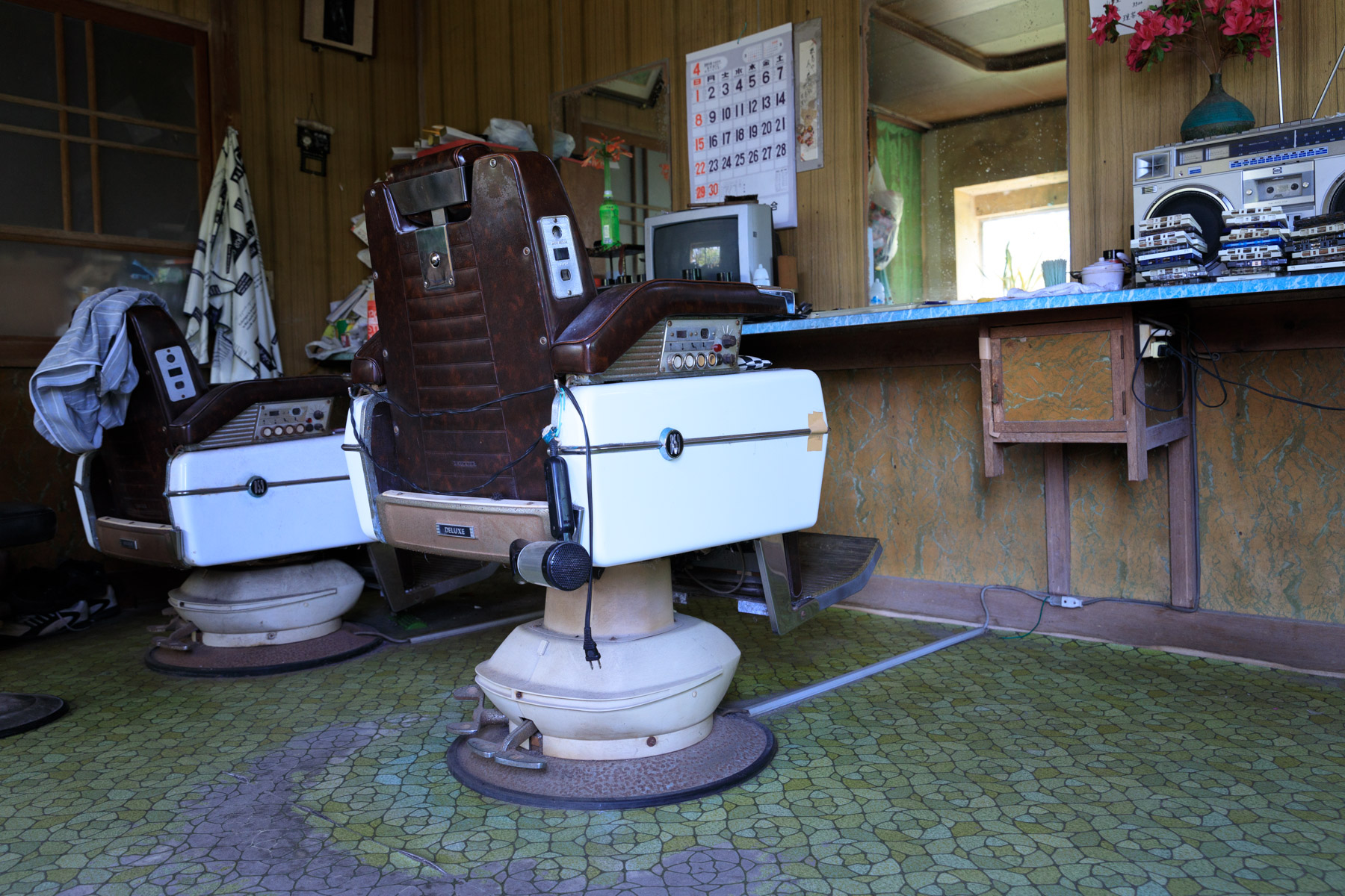 abandoned, haikyo, hairdresser, japan, japanese, kanto, ruin, shikinejima, tokyo, tokyo-islands, urban exploration, urbex