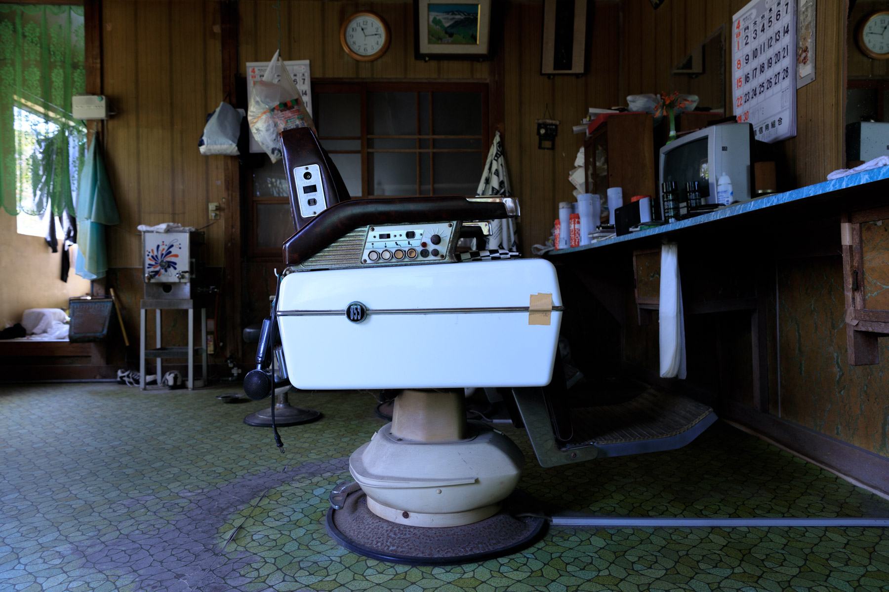 abandoned, haikyo, hairdresser, japan, japanese, kanto, ruin, shikinejima, tokyo, tokyo-islands, urban exploration, urbex