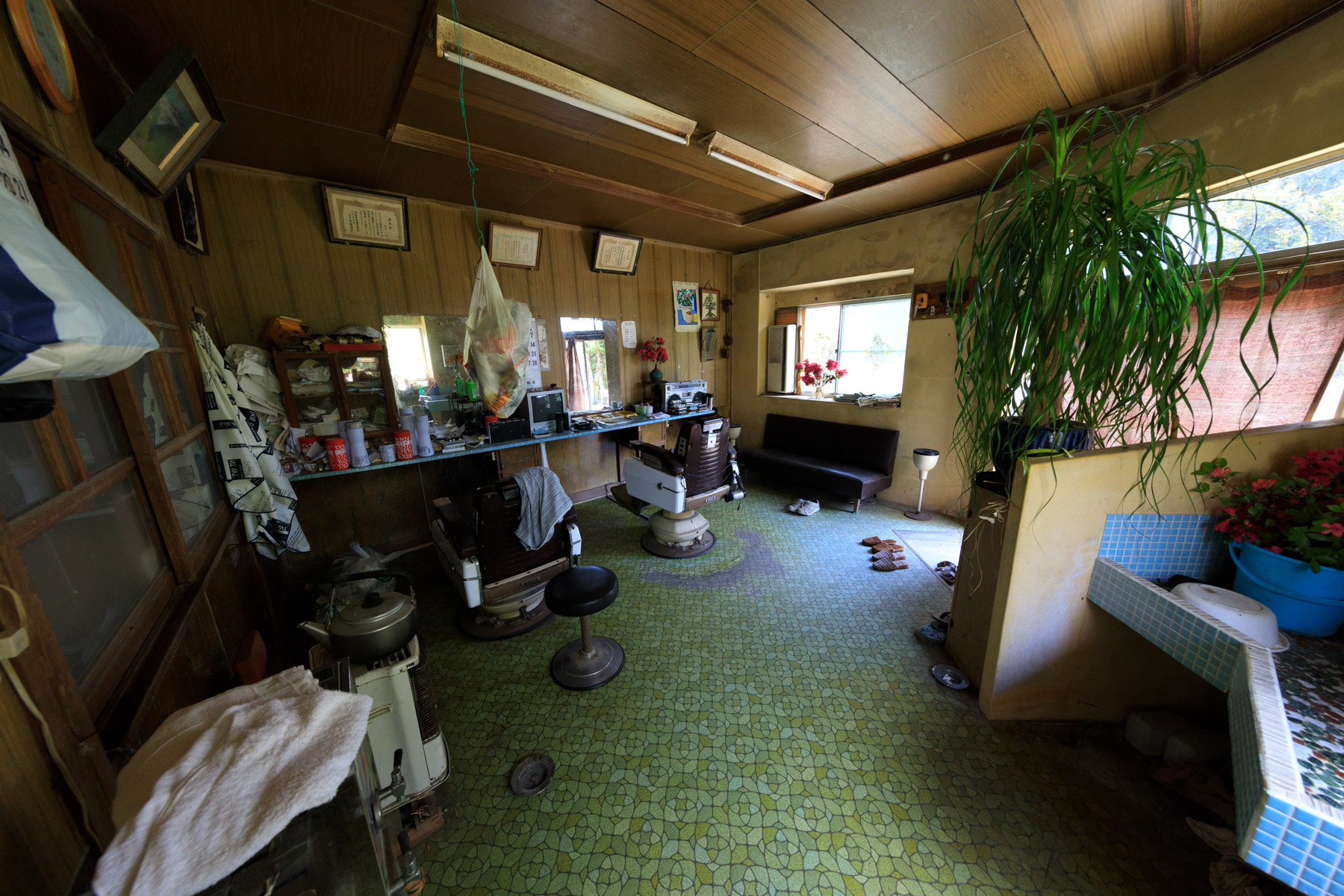 abandoned, haikyo, hairdresser, japan, japanese, kanto, ruin, shikinejima, tokyo, tokyo-islands, urban exploration, urbex