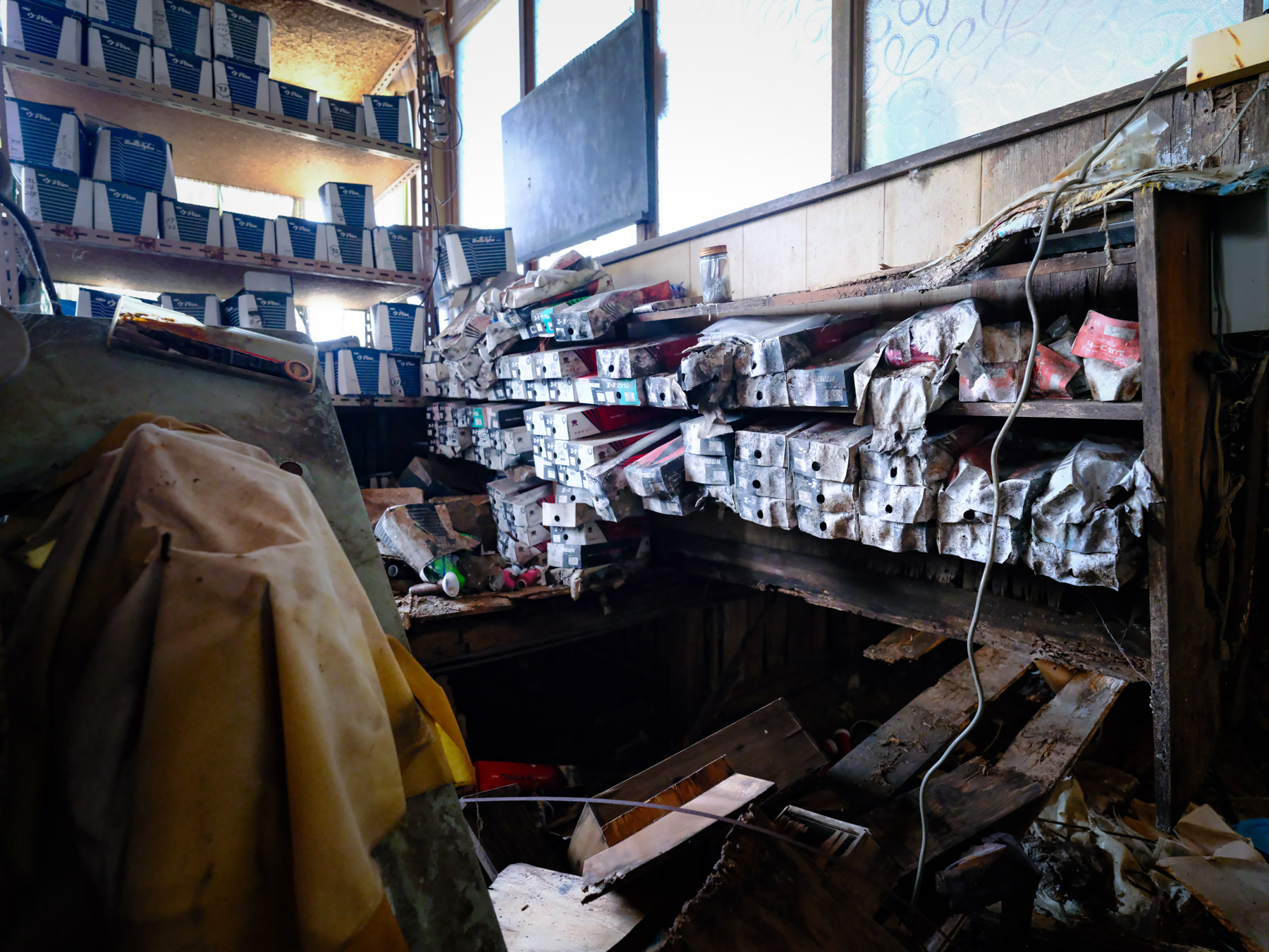 abandoned, factory, haikyo, ruin, urban exploration, urbex