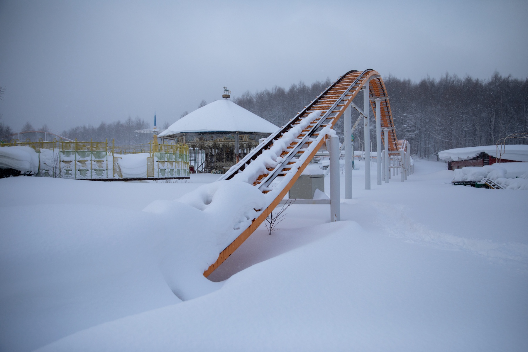 abandoned, amusement-park, ferris-wheel, haikyo, hokkaido, japan, japanese, ruin, snow, urban exploration, urbex, winter