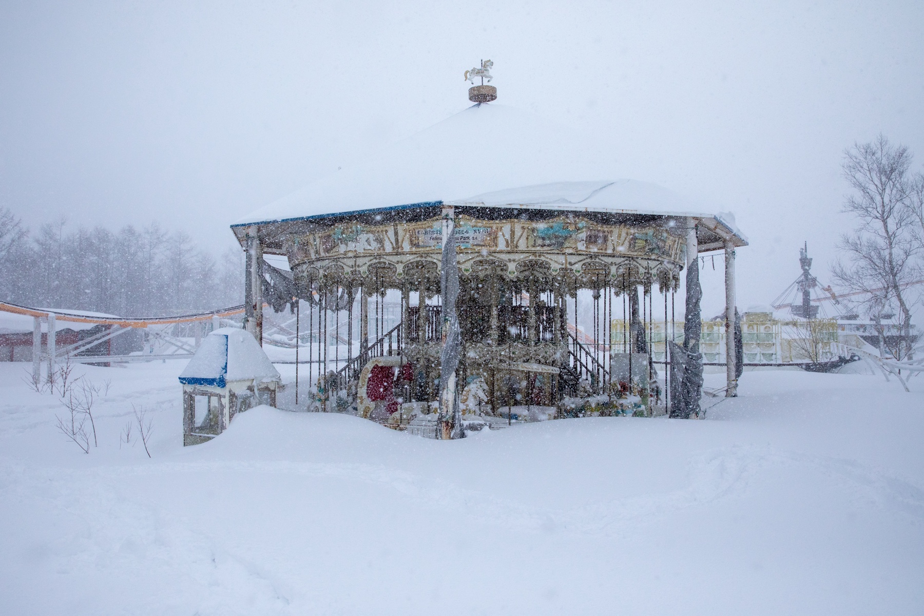 abandoned, amusement-park, ferris-wheel, haikyo, hokkaido, japan, japanese, ruin, snow, urban exploration, urbex, winter